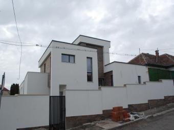 Vanzare casa 5 camere Andrei Muresanu suprafata teren: 400 mp suprafata construita: 200 mp