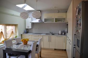 Vanzare apartament 3 camere Floresti suprafata: 81 mp suprafata teren: 0.00 mp