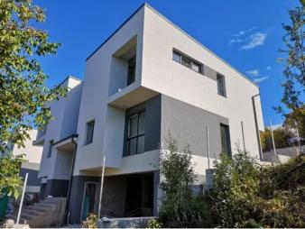 Vanzare casa 4 camere Zona Vivo Cluj suprafata teren: 240 mp suprafata construita: 165 mp
