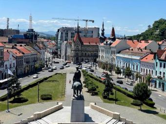 Vanzare apartament 2 camere Centru suprafata: 52 mp suprafata balcon: 5 mp suprafata teren: 0.00 mp